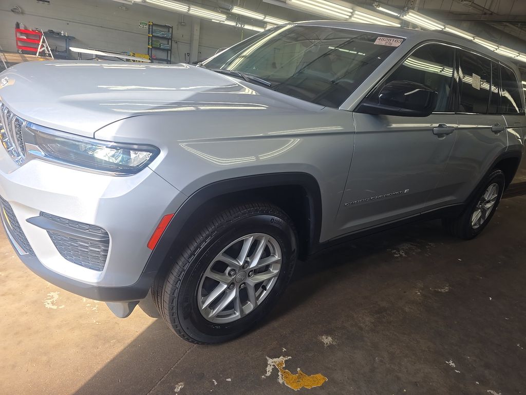 2025 Jeep Grand Cherokee Laredo X photo
