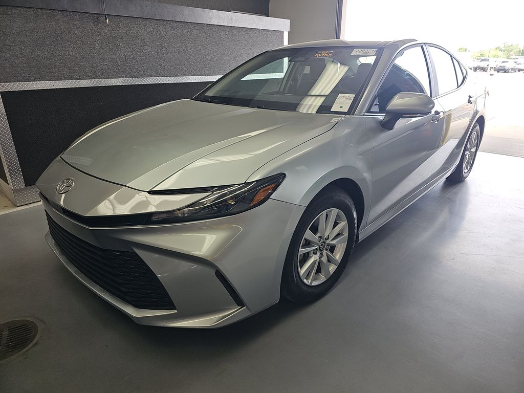 2025 Toyota Camry LE photo