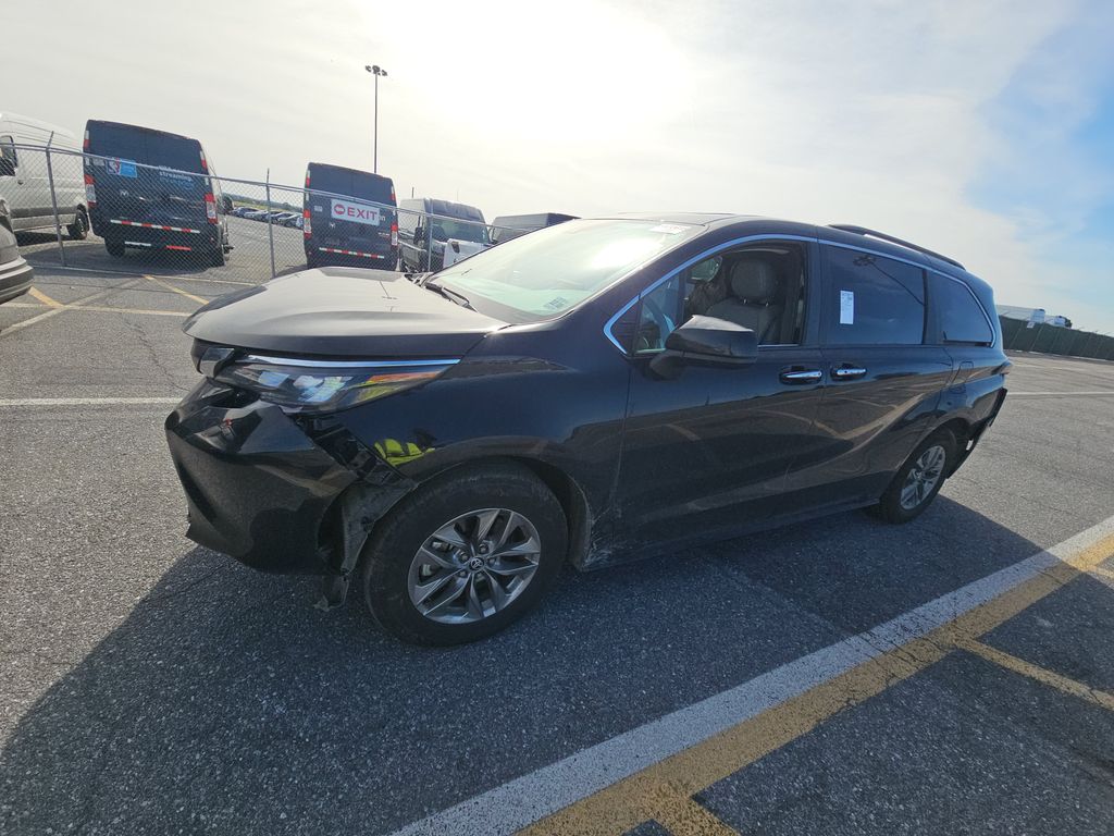 2026 Toyota Sienna XLE photo