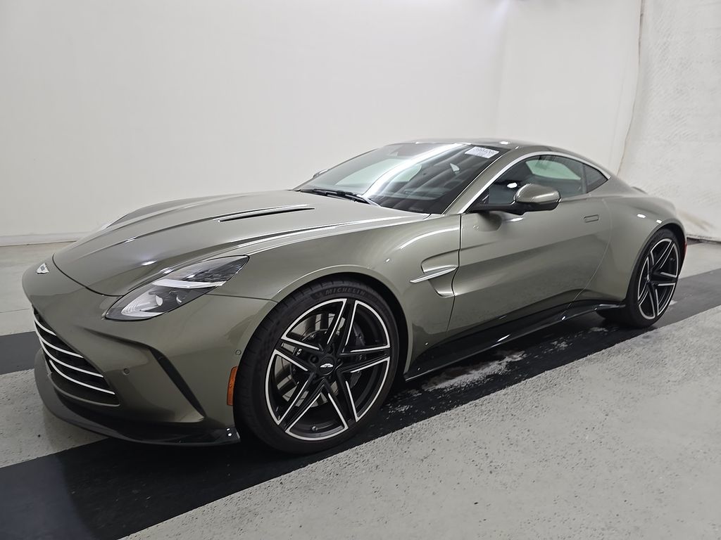 2025 Aston Martin Vantage photo