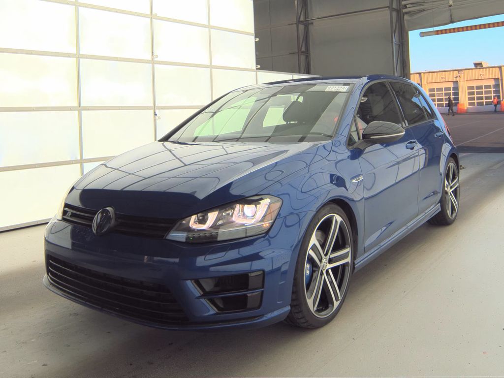 2016 Volkswagen Golf photo