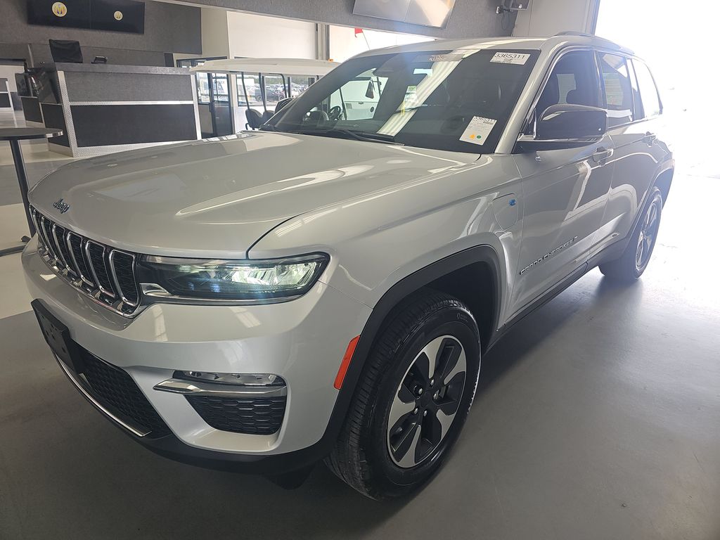 2025 Jeep Grand Cherokee photo