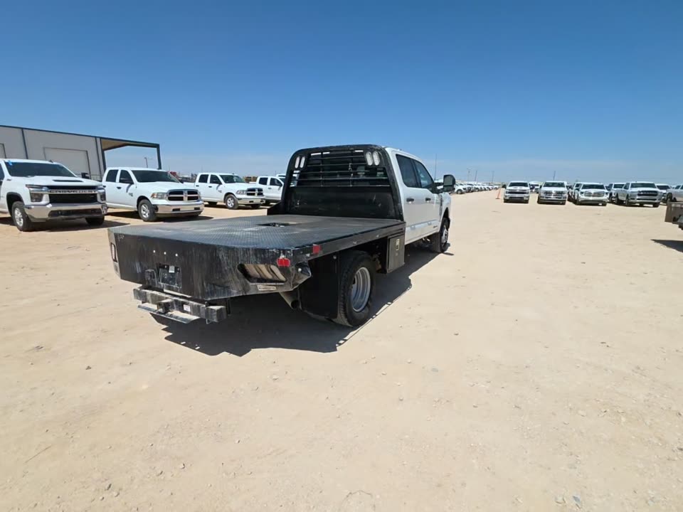 2025 Ford F-350 DRW XLT photo