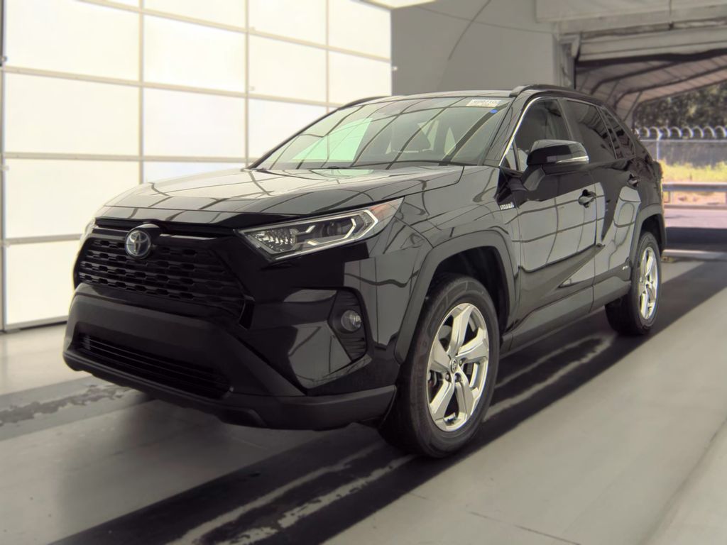 2021 Toyota RAV4 XLE Premiu photo