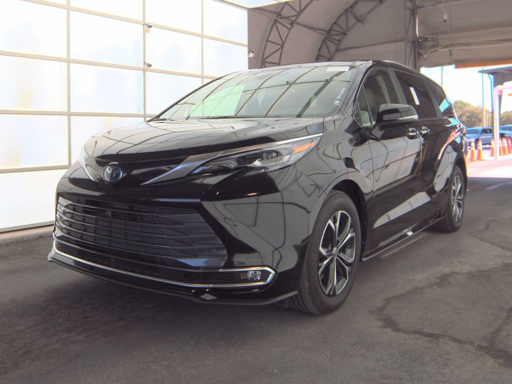 2025 Toyota Sienna Platinum photo