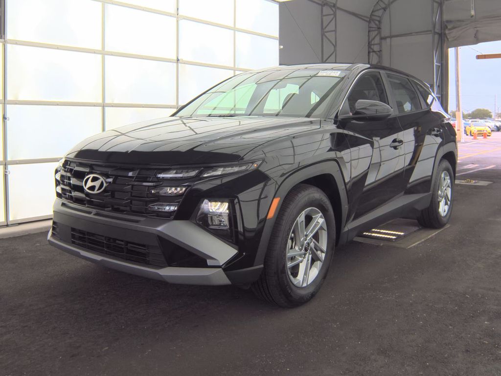 2025 Hyundai Tucson SE photo