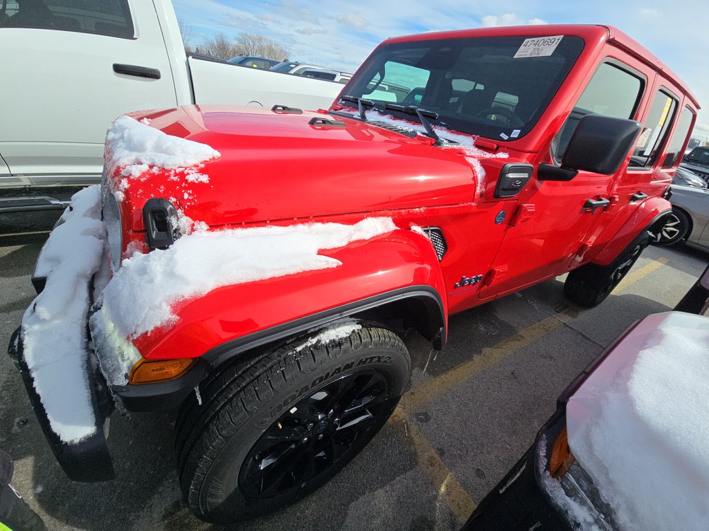 2025 Jeep Wrangler Sahara photo