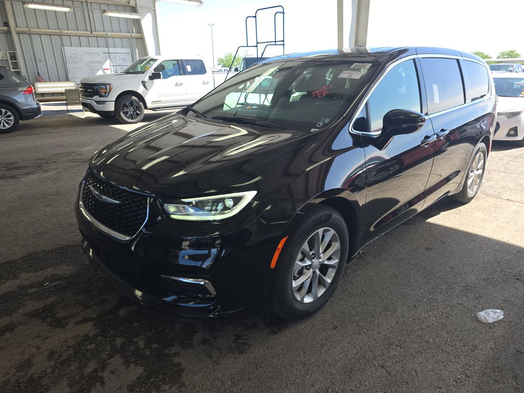 2026 Chrysler Pacifica Limited photo