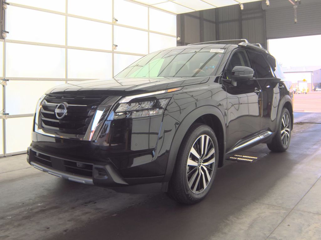 2025 Nissan Pathfinder Platinum photo