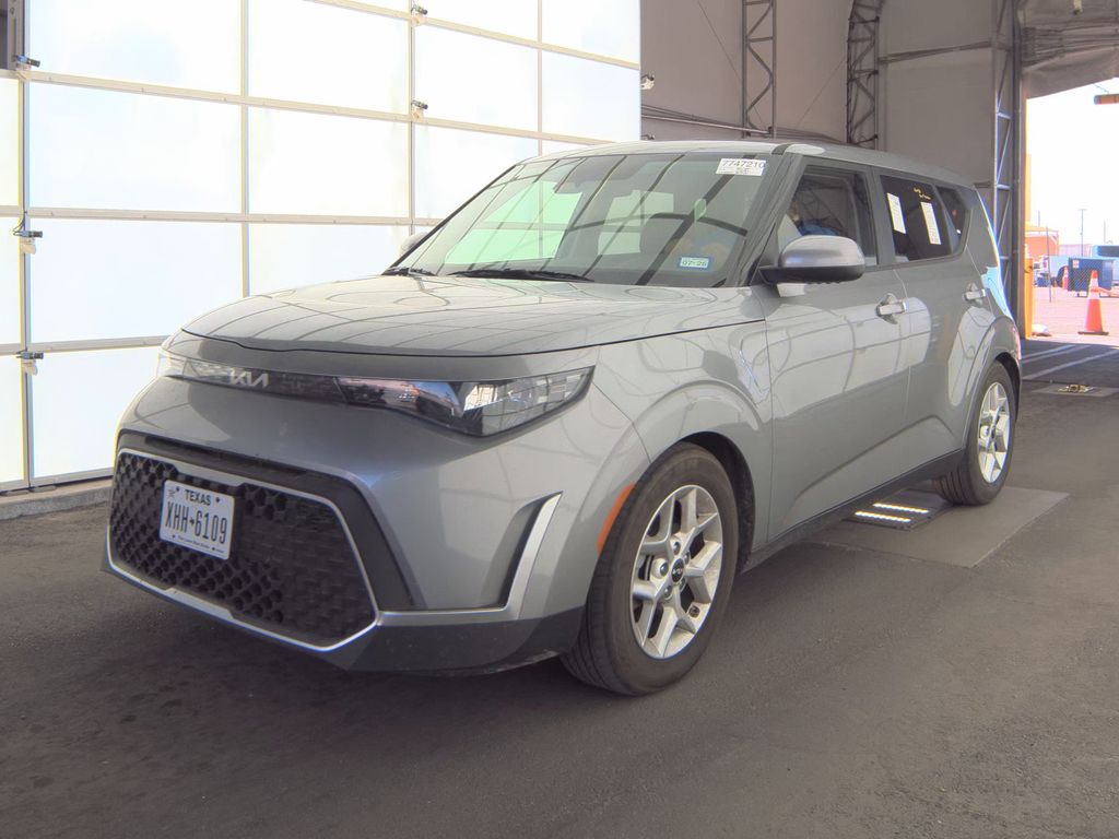 2025 Kia Soul LX photo