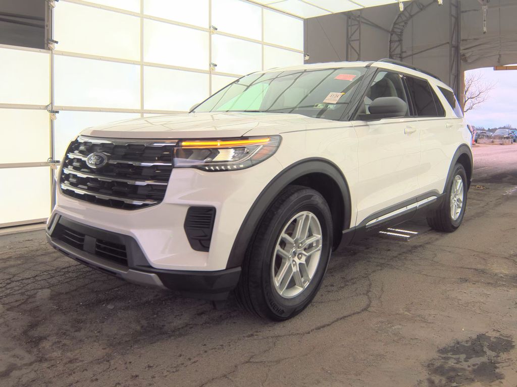 2025 Ford Explorer Active photo