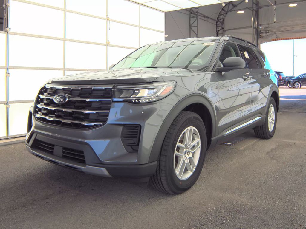 2025 Ford Explorer Active photo
