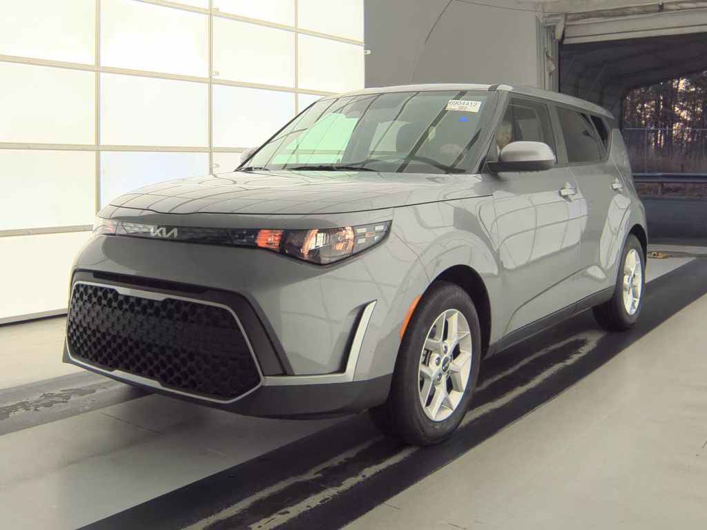 2025 Kia Soul LX photo
