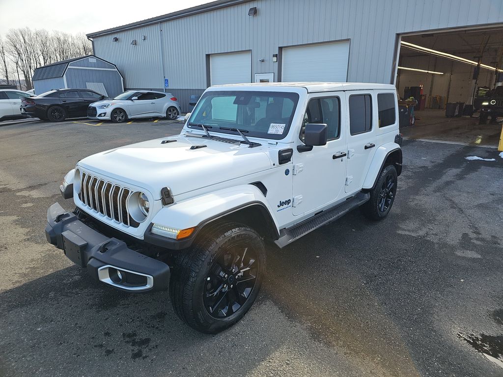 2025 Jeep Wrangler Sahara photo