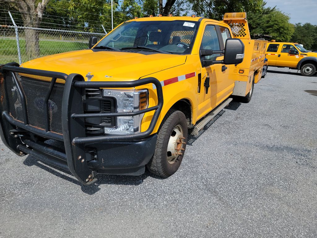2018 Ford F-350 DRW XL photo