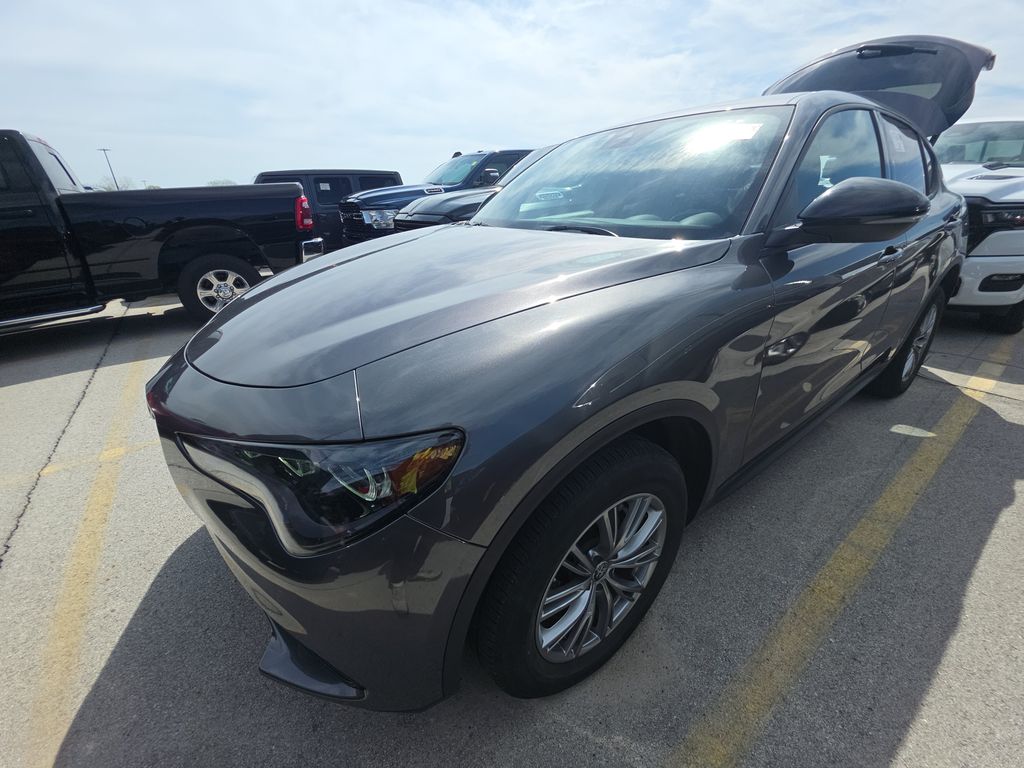 2024 Alfa Romeo Stelvio Sprint photo