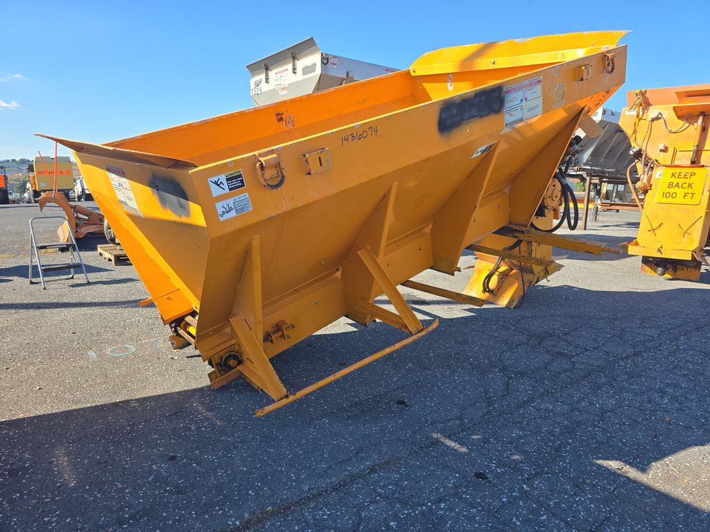 2000 Henderson FSH10VA00HYD Spreader photo