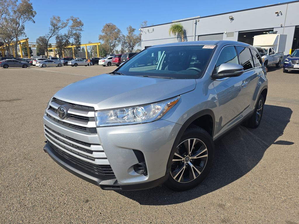 2019 Toyota Highlander LE photo
