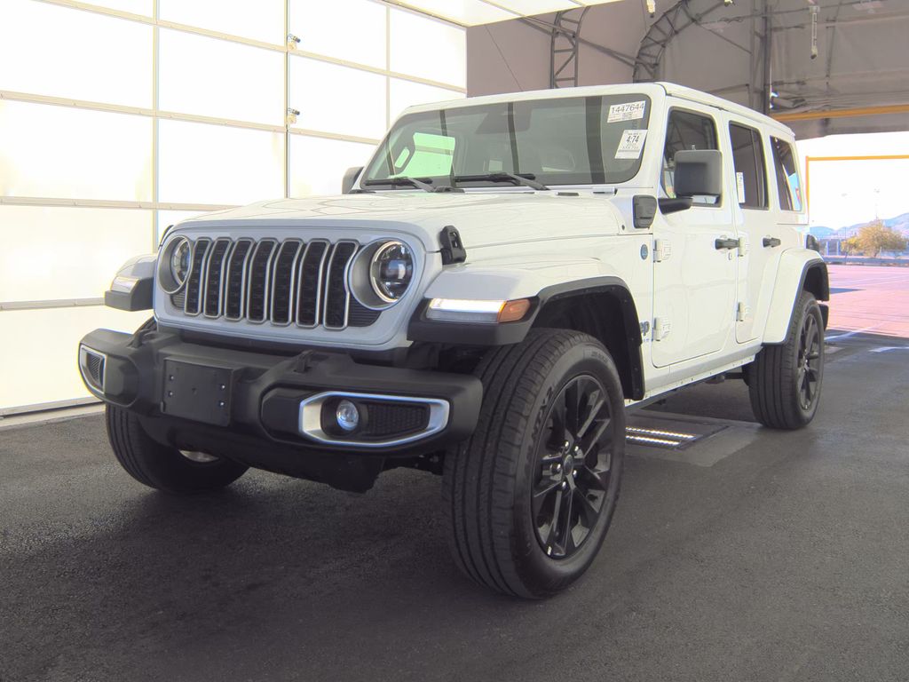 2025 Jeep Wrangler Sahara photo