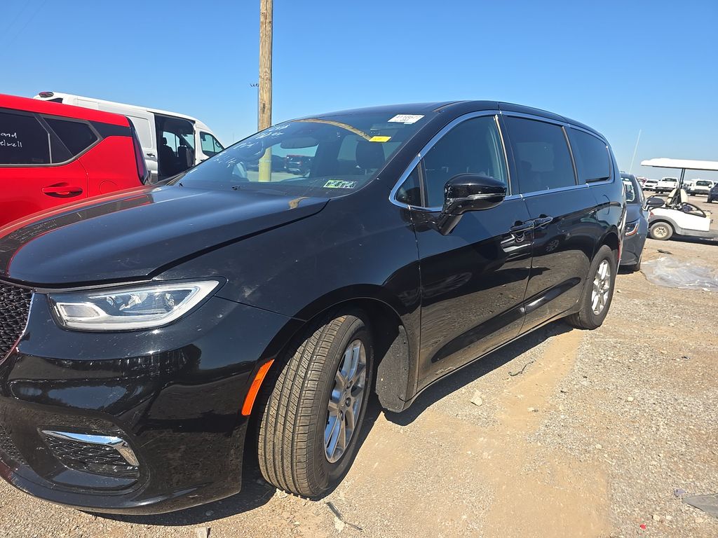 2026 Chrysler Pacifica Select photo