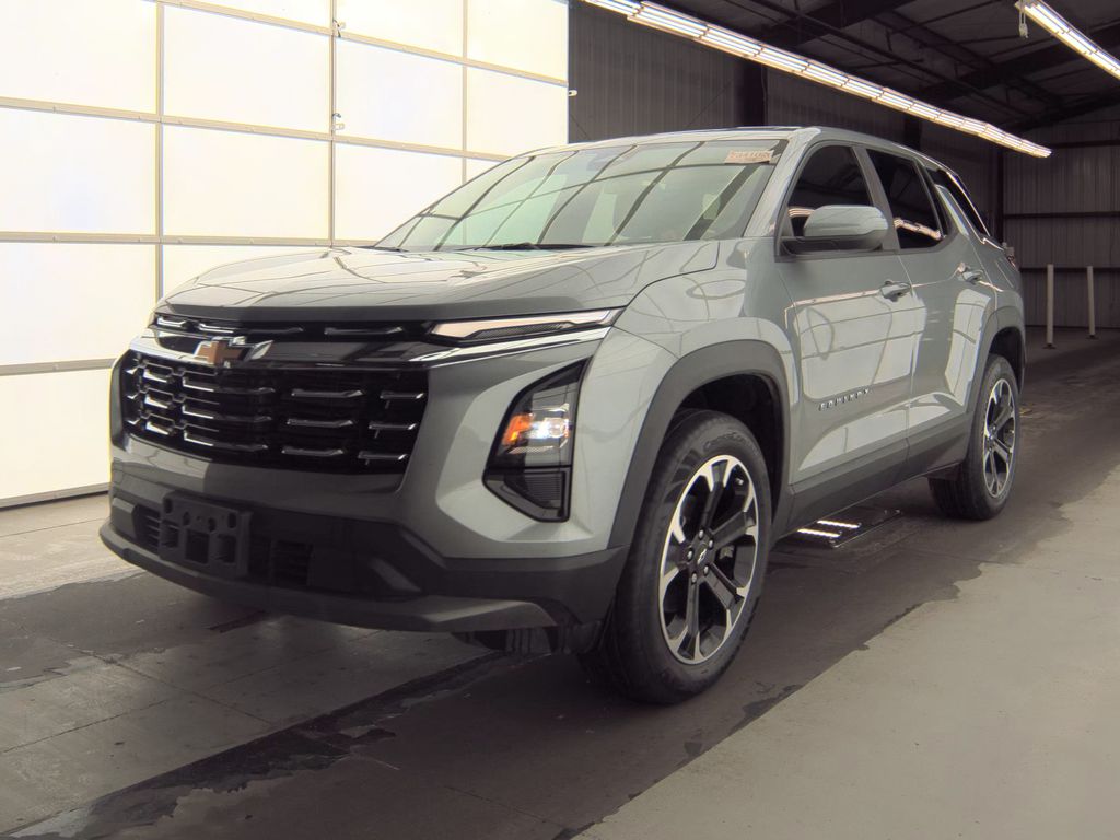 2025 Chevrolet Equinox FWD LT photo