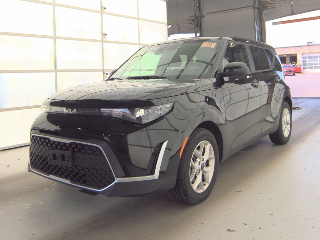 2025 Kia Soul LX photo
