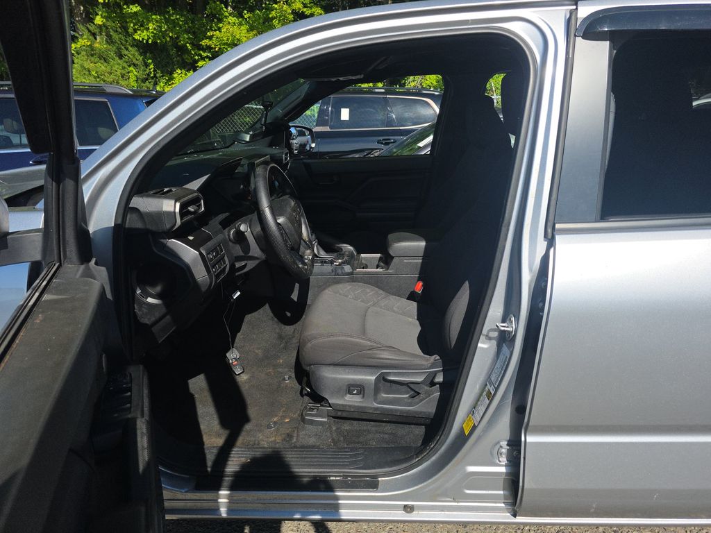 2025 Toyota Tacoma DB SR5 photo