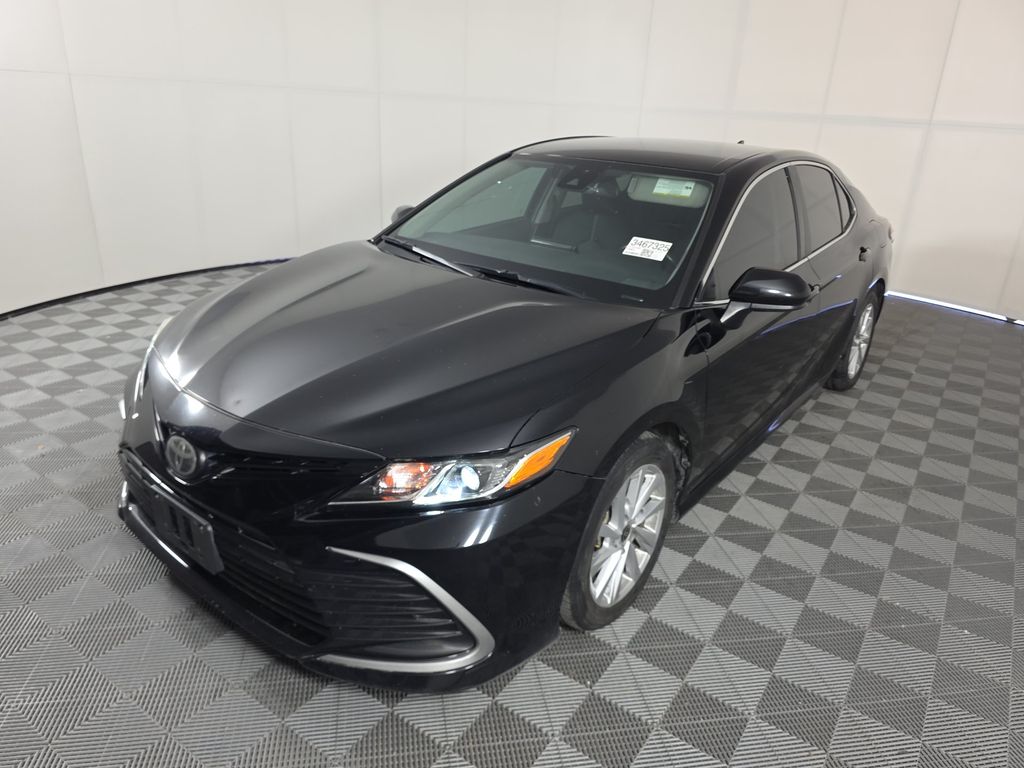 2021 Toyota Camry LE photo