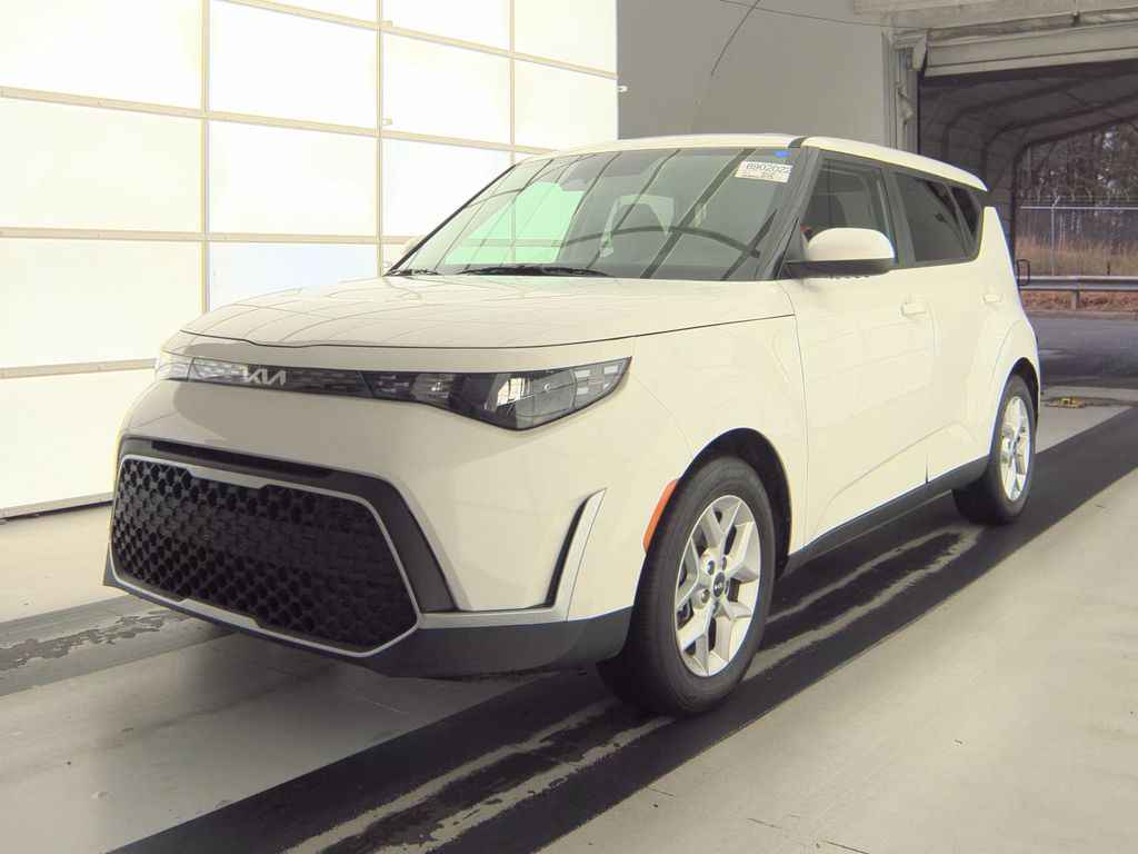 2025 Kia Soul LX photo