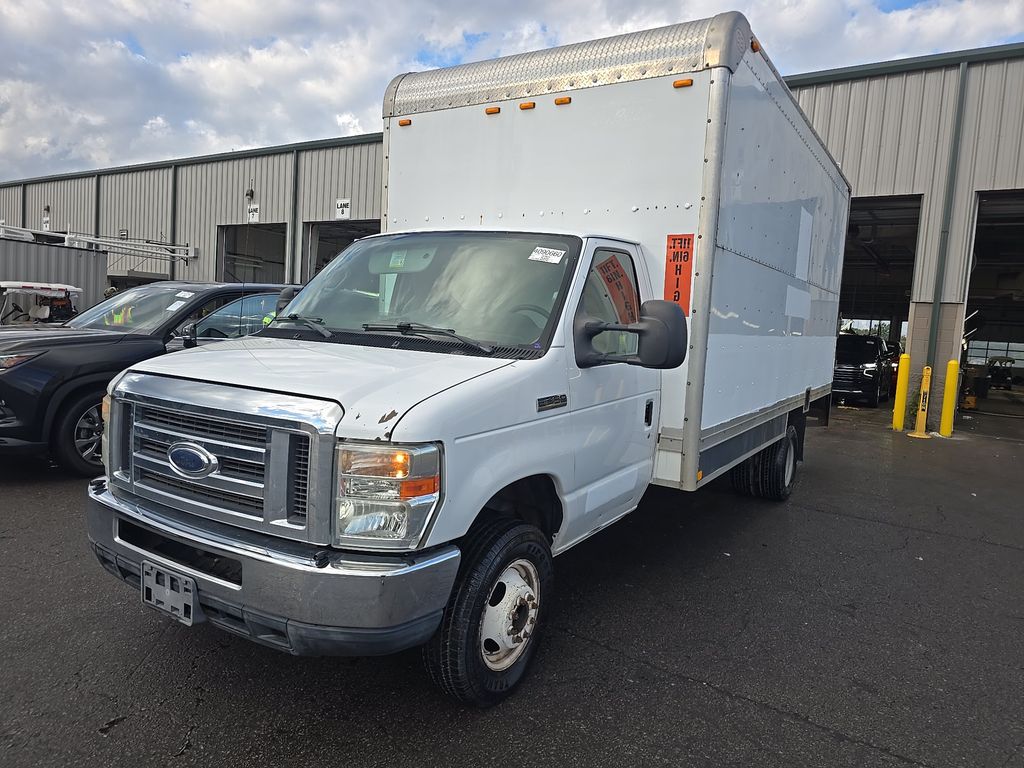 2013 Ford E-450 Cutaway photo