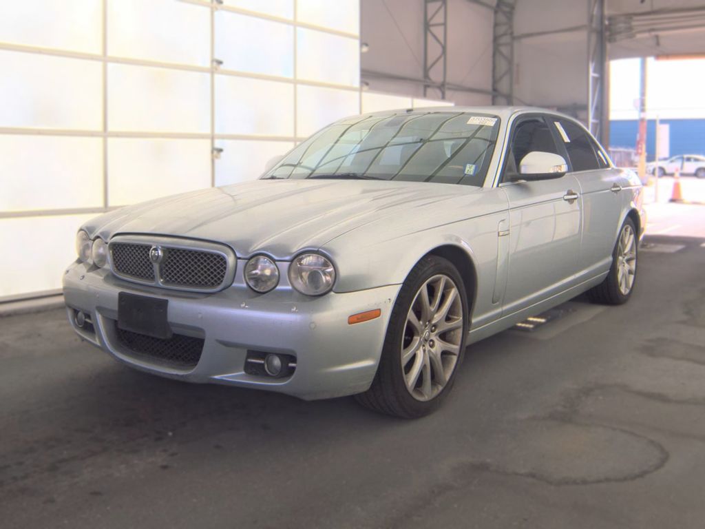 2008 Jaguar XJ8 photo