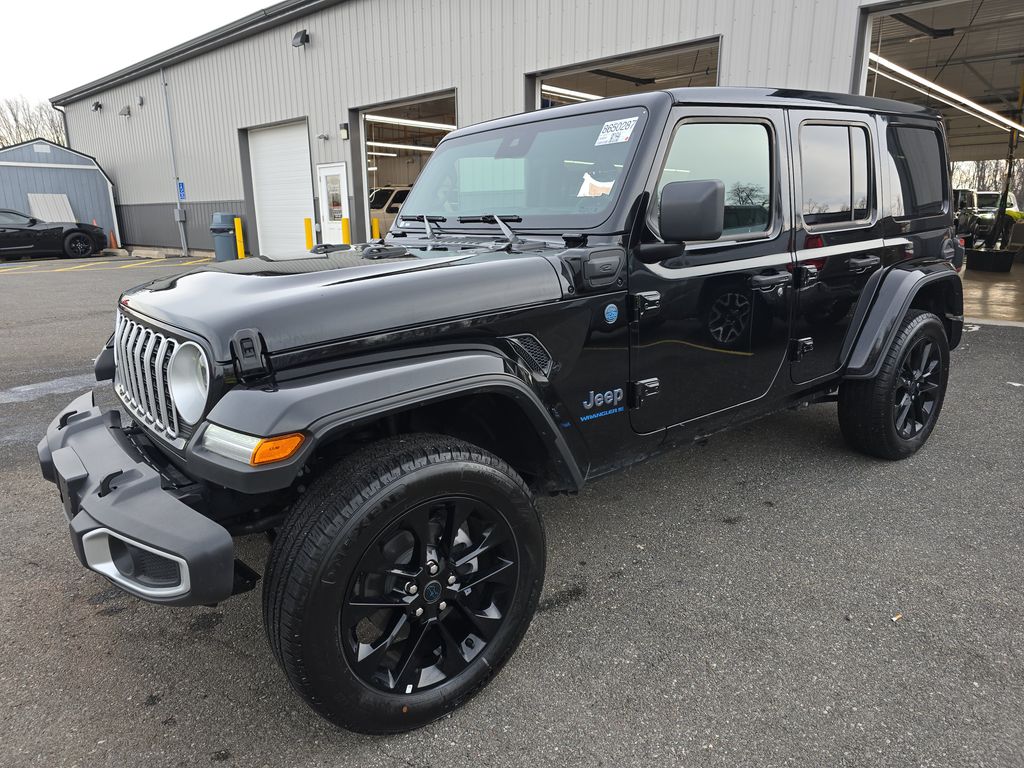 2025 Jeep Wrangler Sahara photo