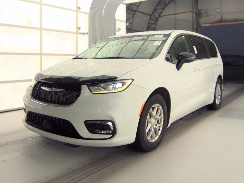 2026 Chrysler Pacifica Select photo