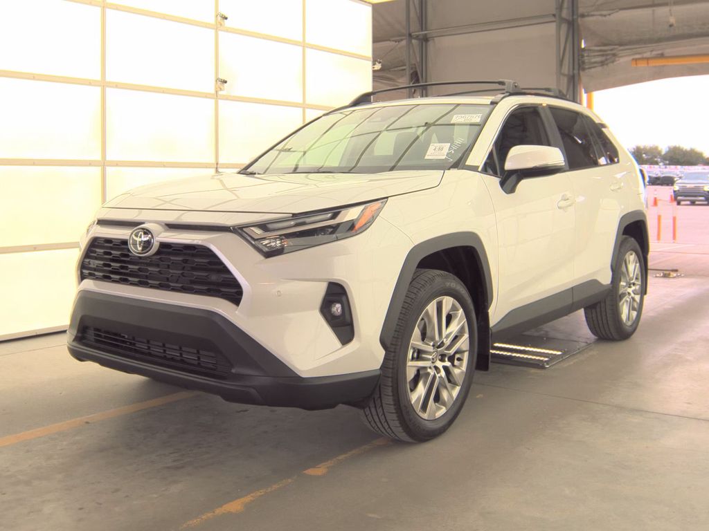 2025 Toyota RAV4 XLE Premiu photo