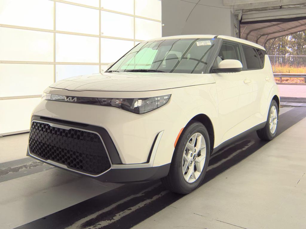 2025 Kia Soul LX photo