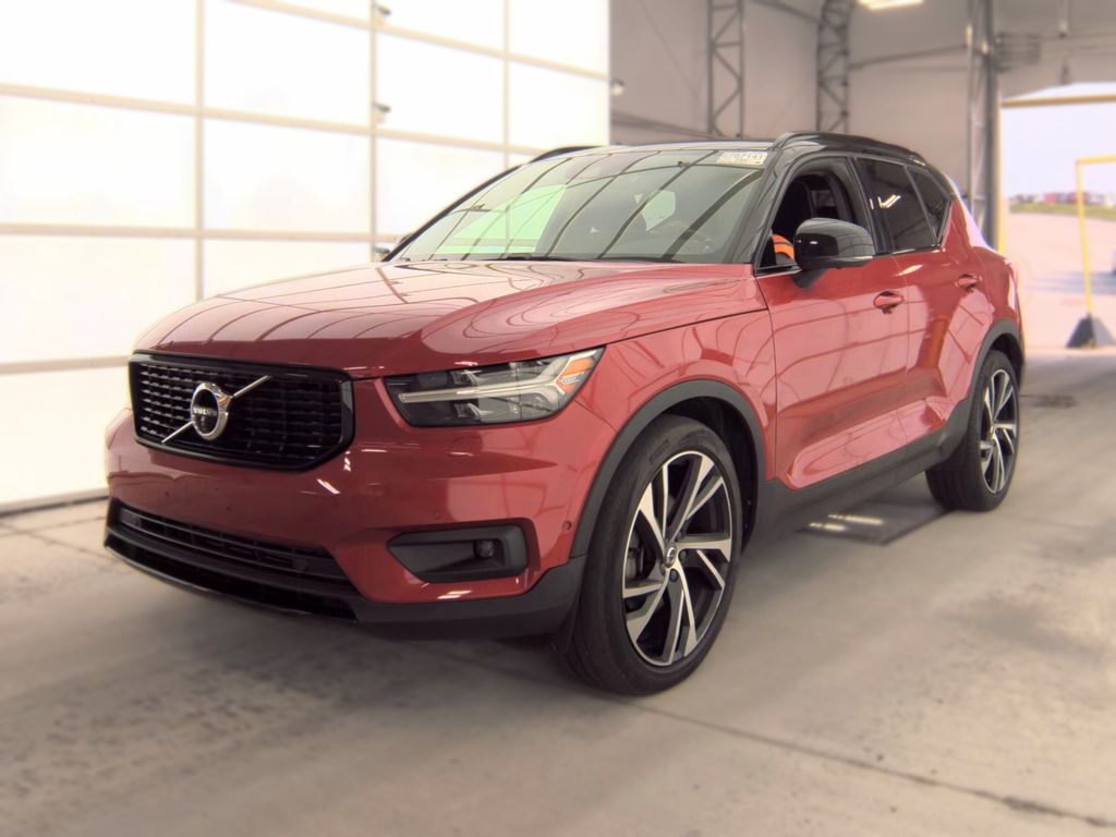 2021 Volvo XC40 R-Design photo