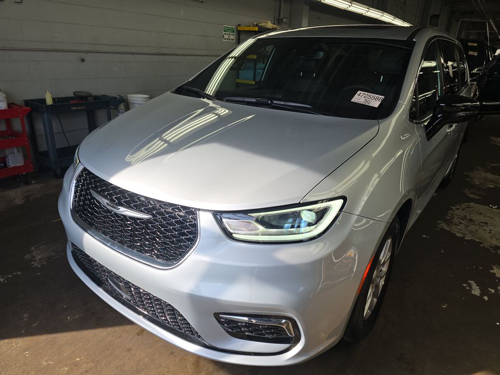 2026 Chrysler Pacifica Select photo