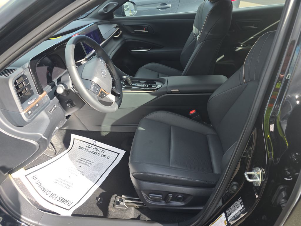 2025 Toyota Crown Platinum photo