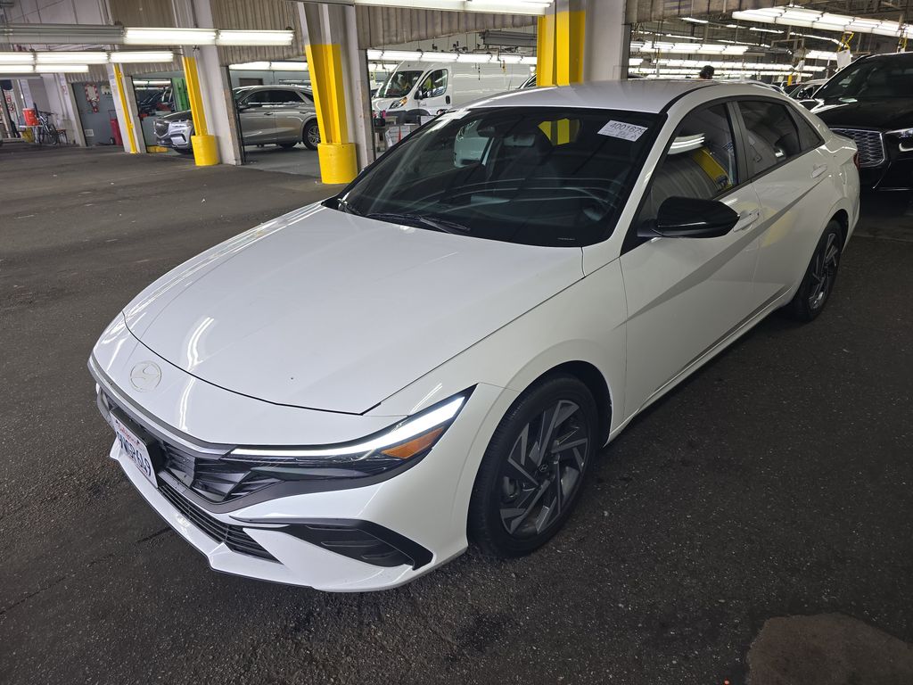 2025 Hyundai Elantra SEL Sport photo