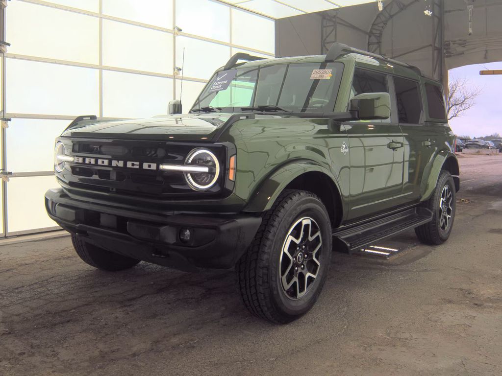2025 Ford Bronco Outer Bank photo