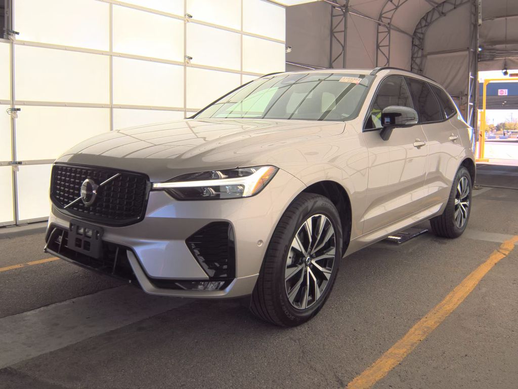 2025 Volvo XC60 Plus photo