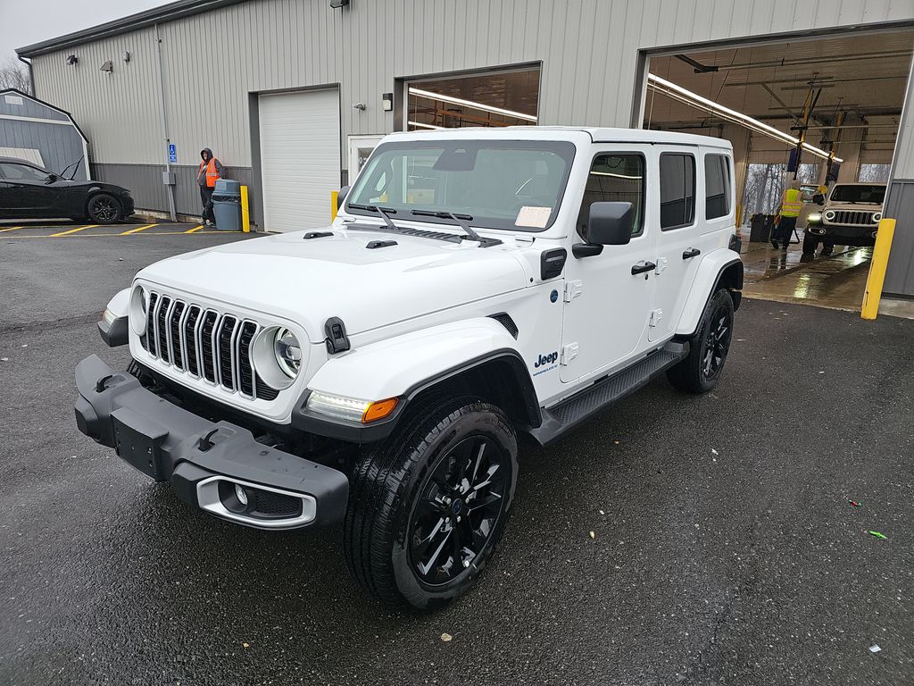 2025 Jeep Wrangler Sahara photo