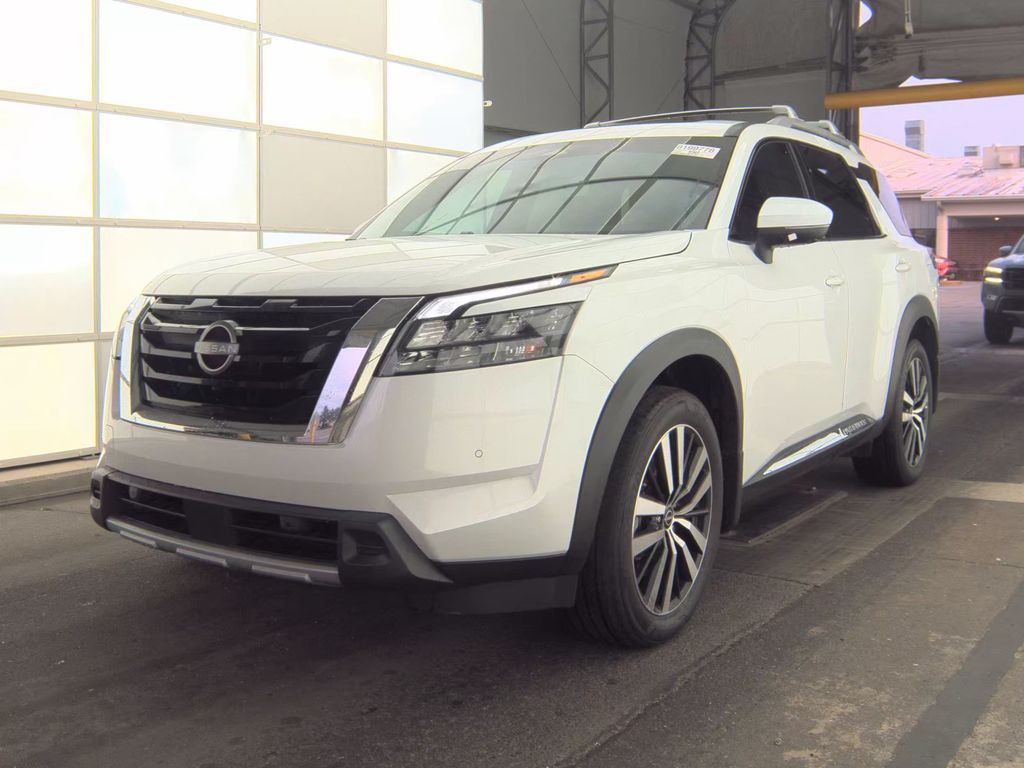 2025 Nissan Pathfinder Platinum photo