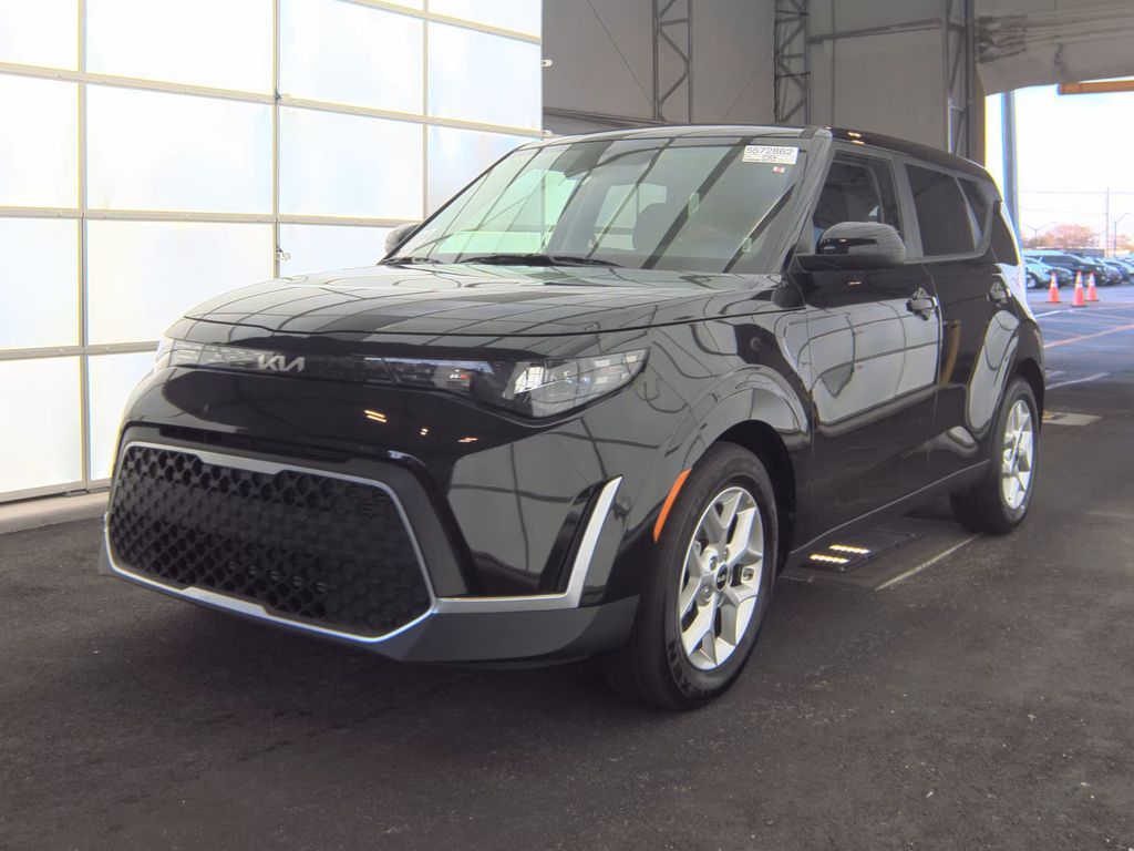 2025 Kia Soul LX photo