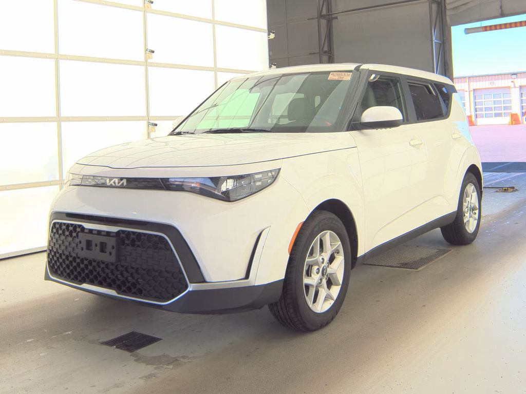 2025 Kia Soul LX photo