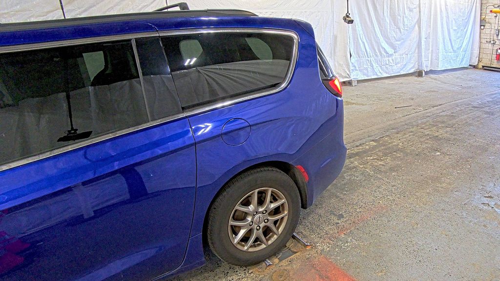 2021 Chrysler Pacifica Touring photo
