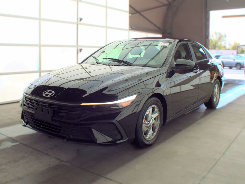 2025 Hyundai Elantra SE photo