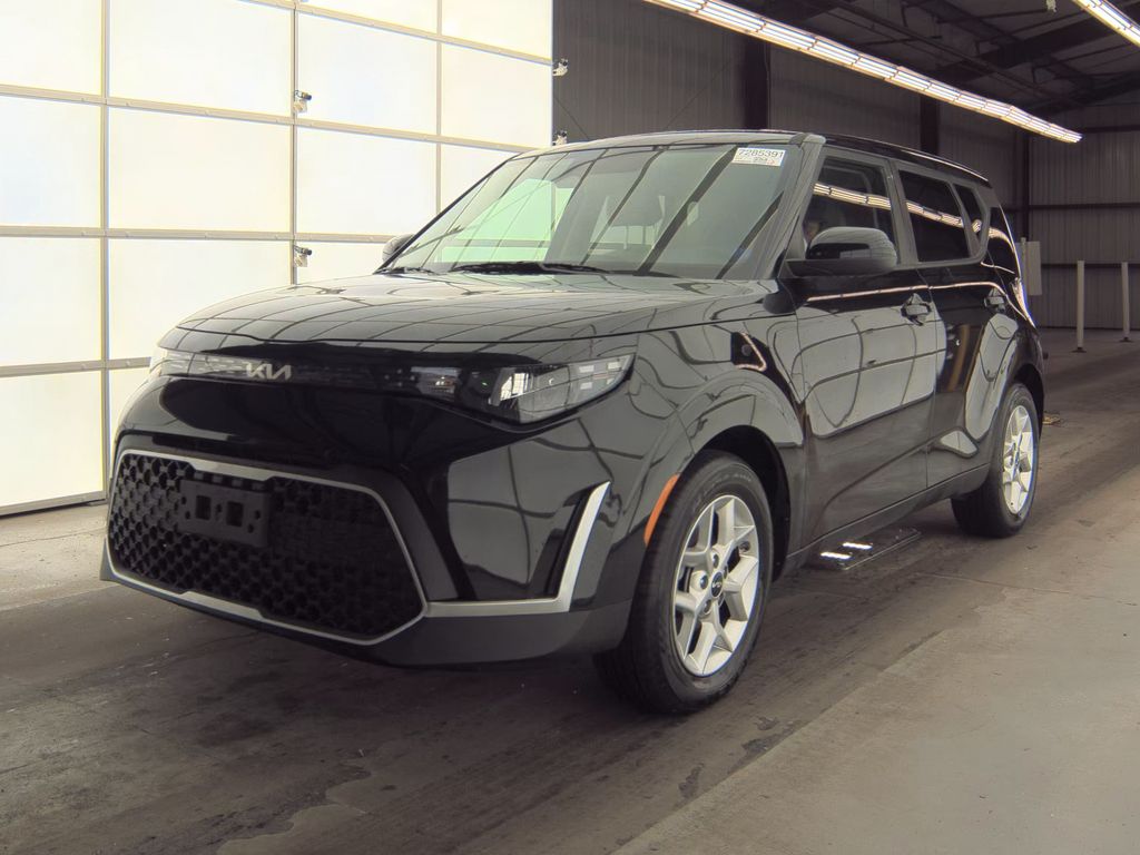 2025 Kia Soul LX photo