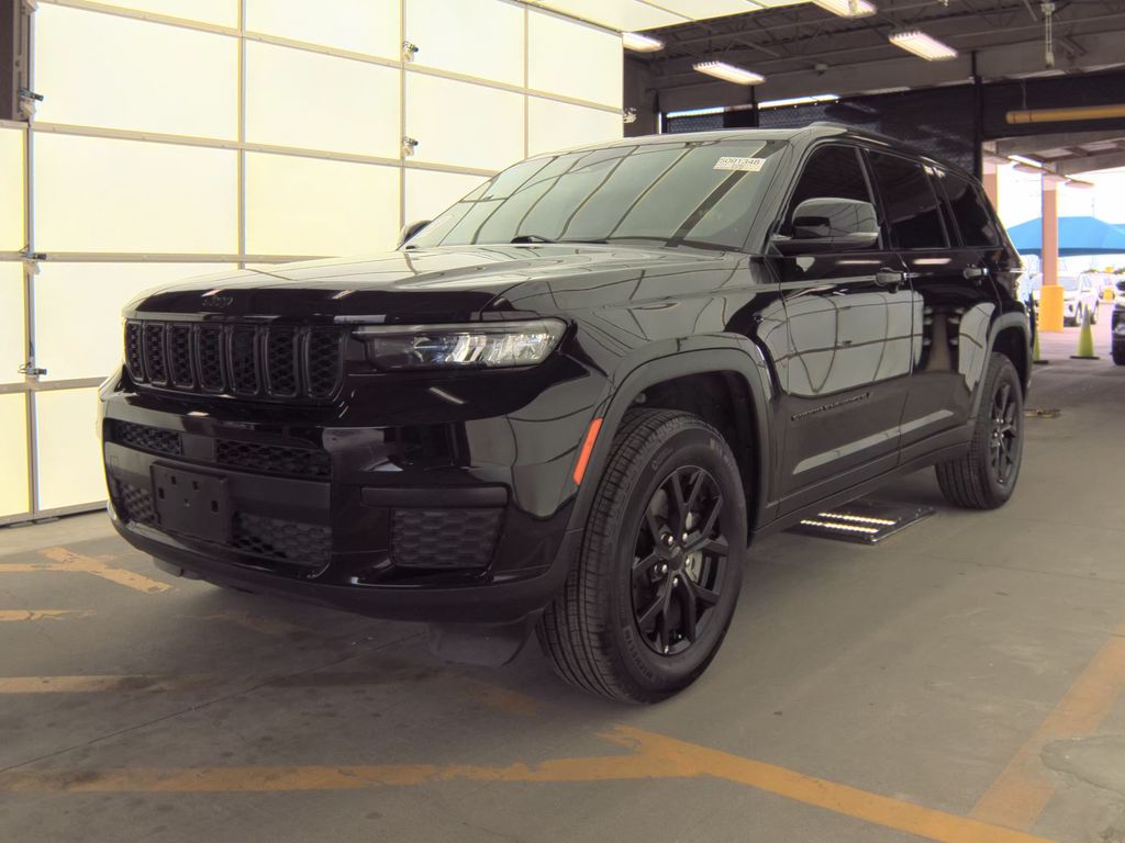 2025 Jeep Grand Cherokee Altitude photo