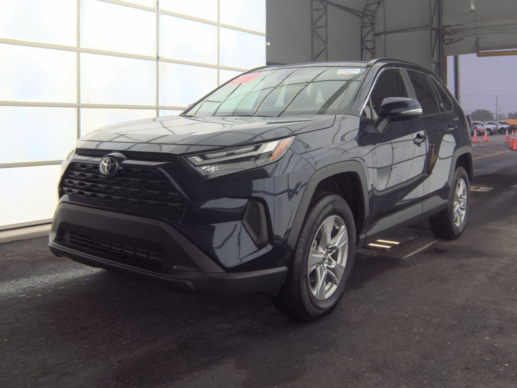 2025 Toyota RAV4 XLE photo